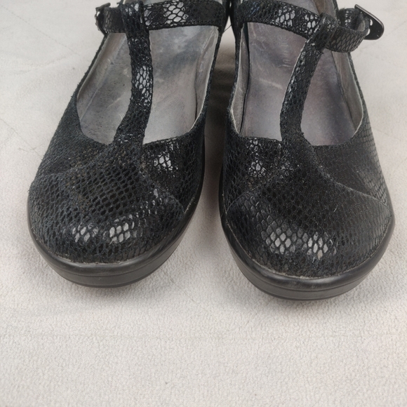 Alegria Coco Black Snake Print T-Strap Comfort Clog Shoes Size 37 (US 7-7.5) - Picture 2 of 8